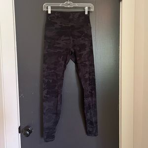 Lululemon Camo Aligns Size 6 VGUC